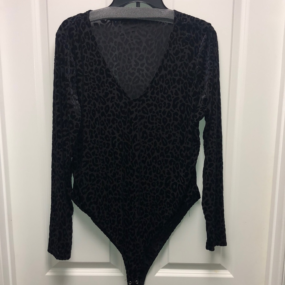 Forever 21 black velvet Leopard print bodysuit